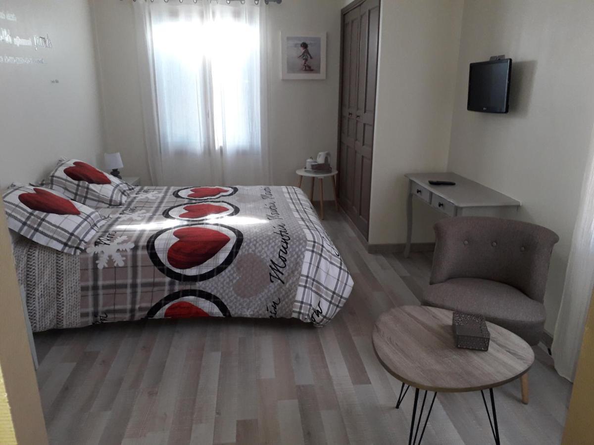 Appartamento La Bonne Rencontre Chassiers Esterno foto